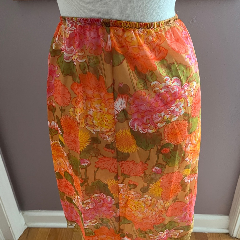 Vintage Bright Floral Vanity Fair Half Slip Size Medium - Picture 3 of 11